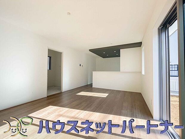 明るく開放的なダイニング。家族とのコミュニケーションが取りやすく、みんなの笑顔が溢れます。