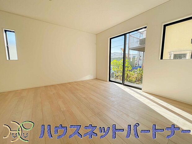 整然とした空間演出、快適な理想の暮らしの実現は家のみの拘りではなく、そこで暮らす方々にとって素敵な環境であることも挙げられると思います。四季折々の変化が奏でる鼓動を楽しんで下さい。