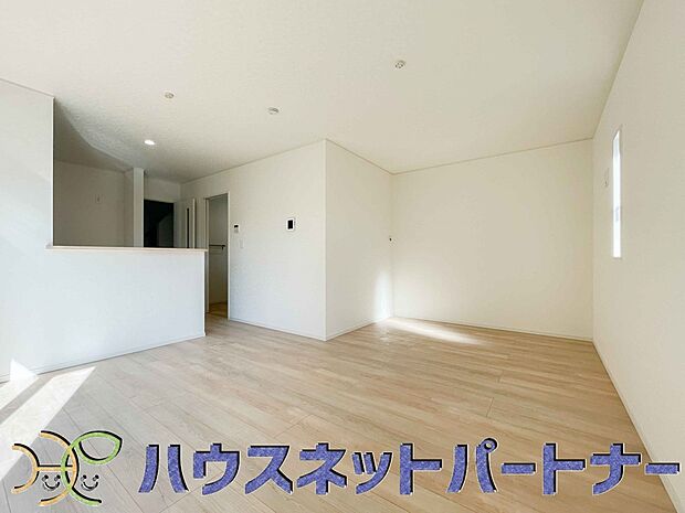 カウンターがあると配膳が楽なことがメリットの一つ。後片付けをするときも、ダイニングテーブルからあまり動かずに流し台へ運ぶことができるので便利です♪