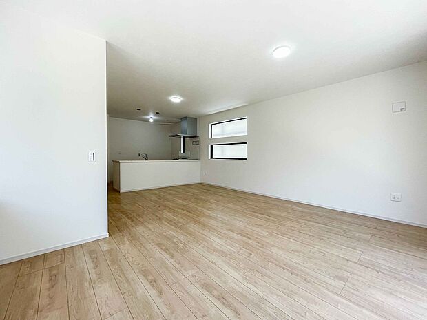 明るく開放的なダイニング。家族とのコミュニケーションが取りやすく、みんなの笑顔が溢れます