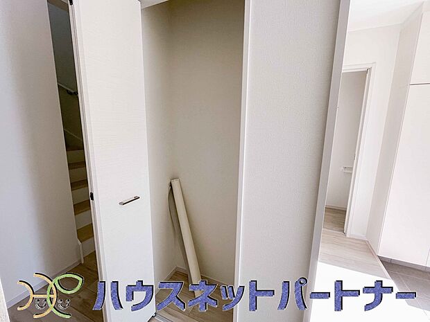 家族の小物って意外と増えていくので、収納が多いと助かります。