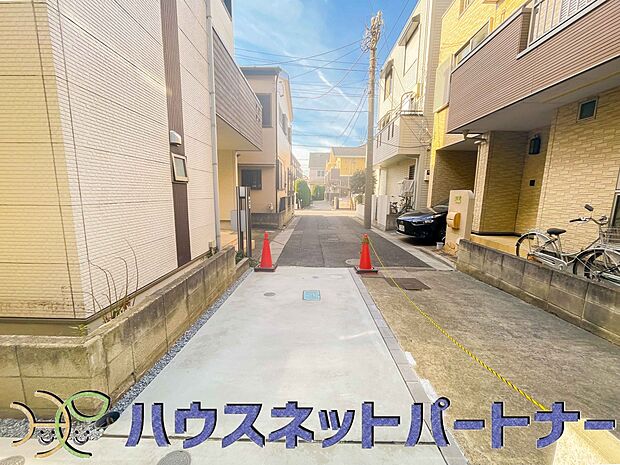 前面道路の日当たりの良い明るいお家。