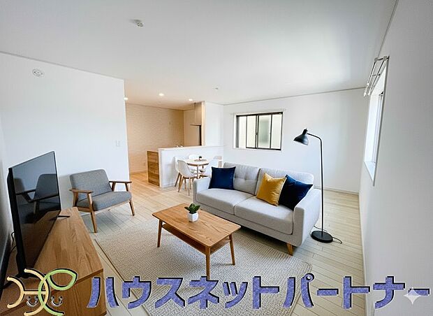 整然とした空間演出、快適な理想の暮らしの実現は家のみの拘りではなく、そこで暮らす方々にとって素敵な環境であることも挙げられると思います。四季折々の変化が奏でる鼓動を楽しんで下さい。