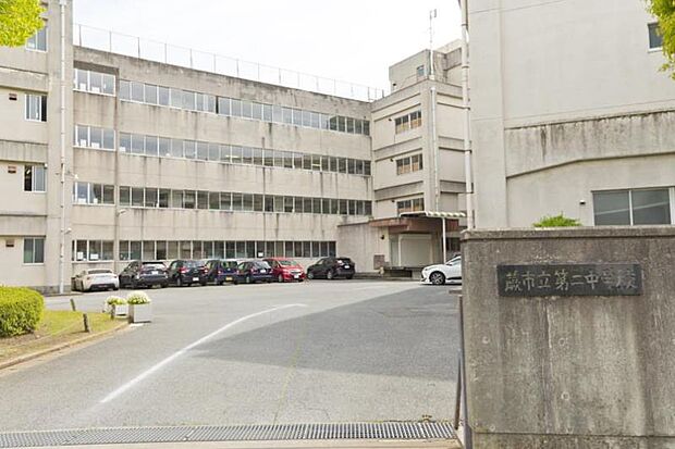 周辺環境-中学校(950m)蕨市立第二中学校