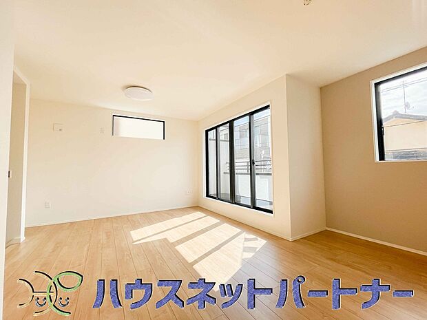 陽だまりのある光彩豊かなリビングは、何よりも快適で心休まる時間を過ごせます。