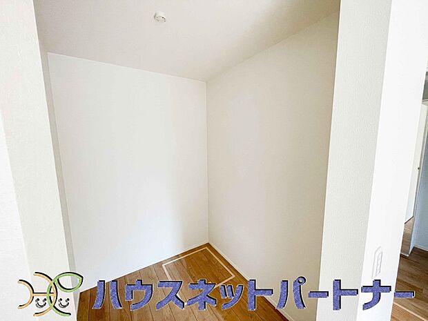 各部屋を最大限に広く使って頂ける様、全居住スペースに収納付。プライベートルームはゆったりと快適に。