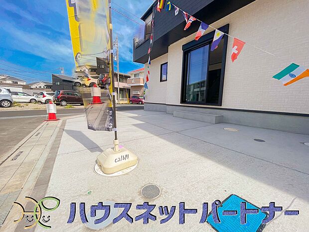 玄関横に駐車場なのでお買い物をした後は楽にお家へ。沢山お買物した時は助かりますね。