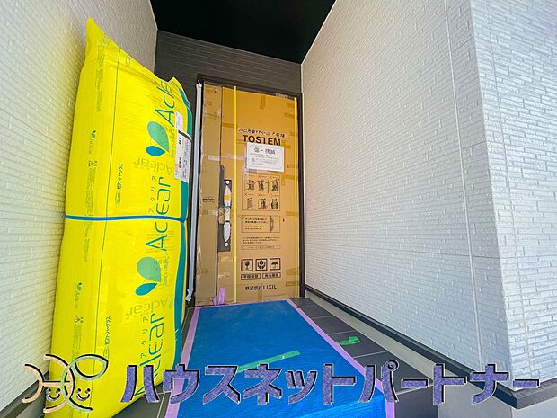 玄関の扉を開けると家族の待つお家。幸せを感じる瞬間です。