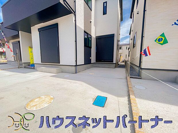 戸建ての購入を検討することになったきっかけに「駐車場を持てること」を挙げる方が多くいらっしゃいます。駐車場代金を支払続ける必要がないことは、駐車場付き戸建を持つ最大のメリットです。