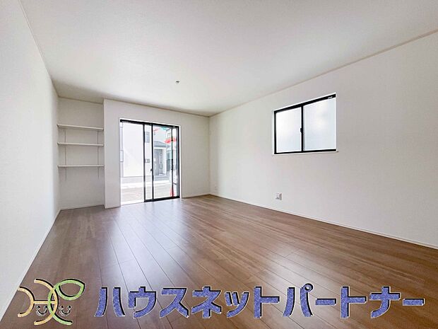 整然とした空間演出、快適な理想の暮らしの実現は家のみの拘りではなく、そこで暮らす方々にとって素敵な環境であることも挙げられると思います。四季折々の変化が奏でる鼓動を楽しんで下さい。