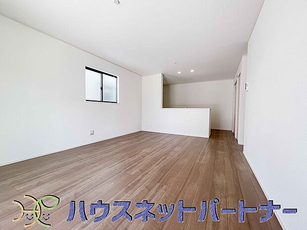 明るく開放的なダイニング。家族とのコミュニケーションが取りやすく、みんなの笑顔が溢れます