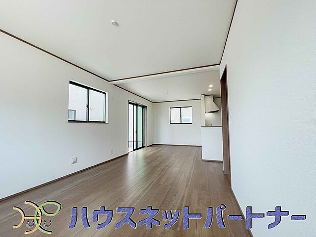 整然とした空間演出、快適な理想の暮らしの実現は家のみの拘りではなく、そこで暮らす方々にとって素敵な環境であることも挙げられると思います。四季折々の変化が奏でる鼓動を楽しんで下さい。