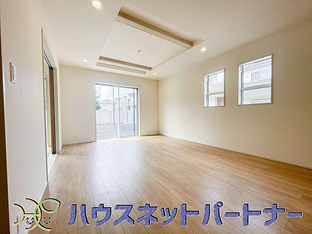 通風・採光に優れ、心地よい光と風が溢れています。 贅沢で豊かな居住性と、プライドを満たすクオリティが見事に調和した住空間。新築ならではの快適なひとときをご体感頂ける筈です。