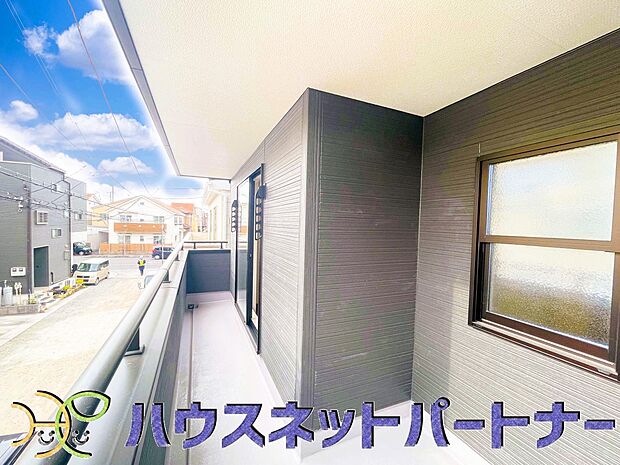 陽当りが良いと、洗濯物が乾きやすいですし、湿気やカビの心配も減るので快適です。寒い冬の日でも、日差しが届くと家の中が暖かくなりますね。