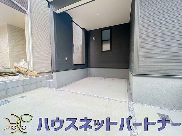 ビルトインガレージは、車がきれい。ビルトインガレージなら「野ざらし、雨ざらし、吹きさらし」になりません。汚れやいたみは減り、車の掃除もラクになります。