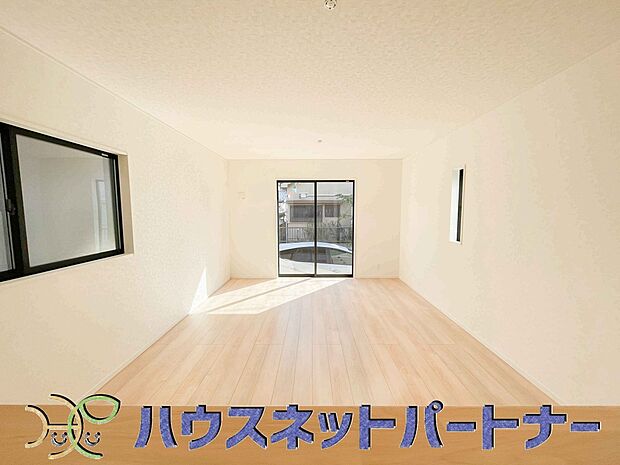 整然とした空間演出、快適な理想の暮らしの実現は家のみの拘りではなく、そこで暮らす方々にとって素敵な環境であることも挙げられると思います。四季折々の変化が奏でる鼓動を楽しんで下さい。