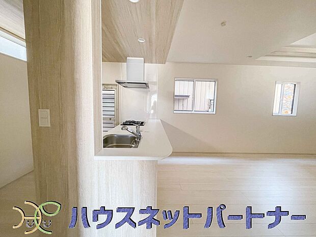 カウンターがあると配膳が楽なことがメリットの一つ。後片付けをするときも、ダイニングテーブルからあまり動かずに流し台へ運ぶことができるので便利です♪