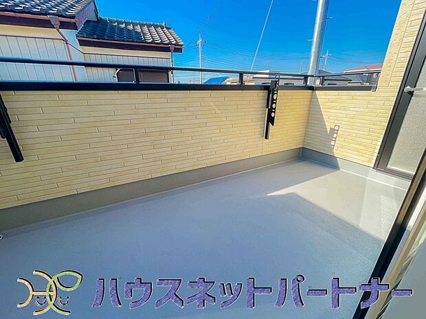 周辺は高い建物が無く、解放感が感じられます。
