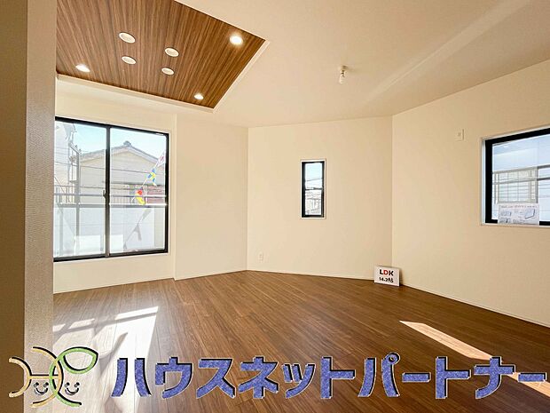 整然とした空間演出、快適な理想の暮らしの実現は家のみの拘りではなく、そこで暮らす方々にとって素敵な環境であることも挙げられると思います。四季折々の変化が奏でる鼓動を楽しんで下さい。