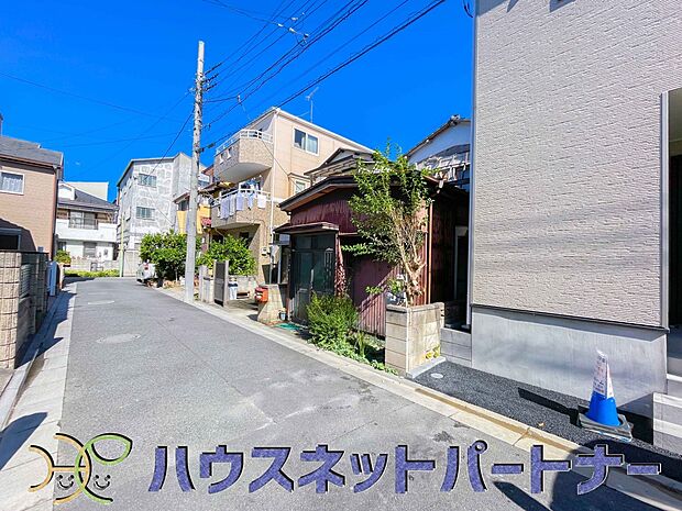 前面道路でお車を駐車するのも楽々。