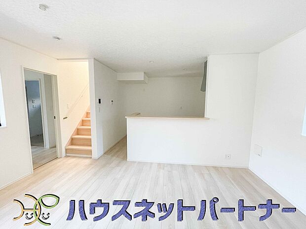 明るく開放的なダイニング。家族とのコミュニケーションが取りやすく、みんなの笑顔が溢れます