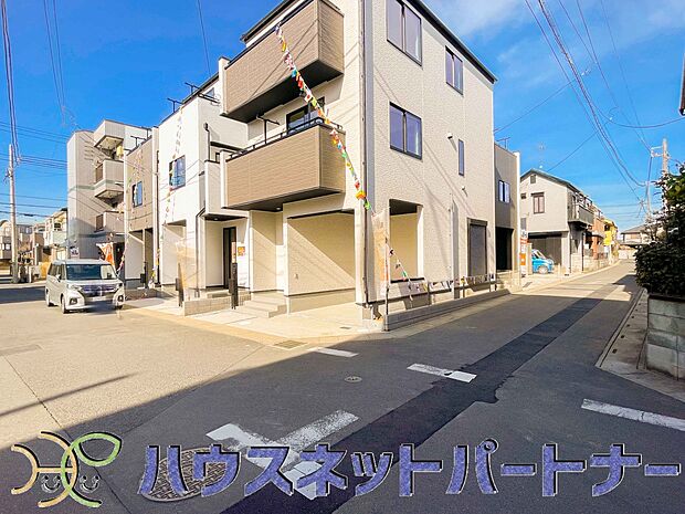 前面道路でお車を駐車するのも楽々。