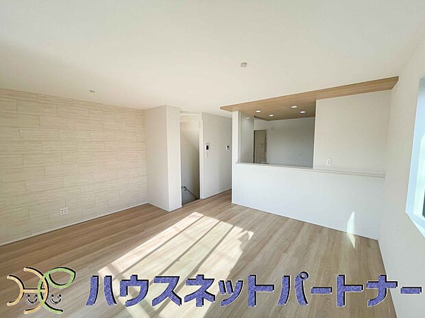 カウンターがあると配膳が楽なことがメリットの一つ。後片付けをするときも、ダイニングテーブルからあまり動かずに流し台へ運ぶことができるので便利です♪