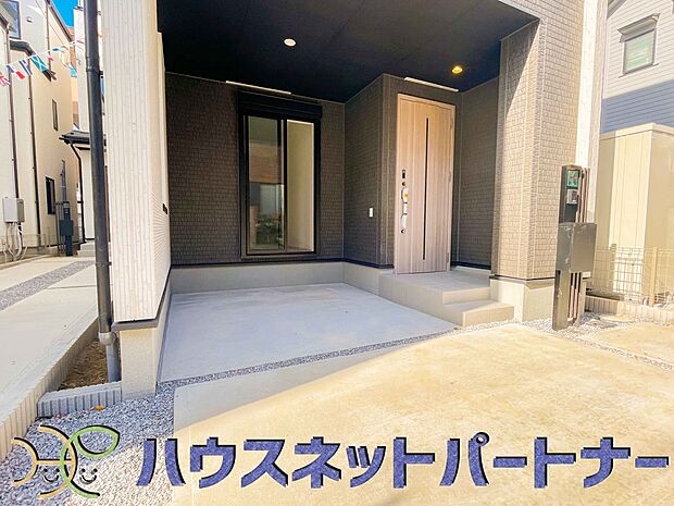 ビルトインガレージは、車がきれい。ビルトインガレージなら「野ざらし、雨ざらし、吹きさらし」になりません。汚れやいたみは減り、車の掃除もラクになります。