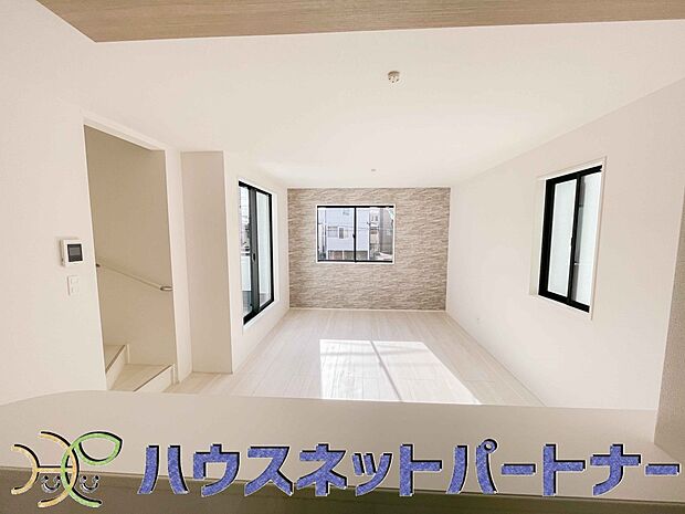 家族の様子を見ながらキッチンでお料理。一日の出来事を会話しながらの家事は嬉しいコミュニケーション。