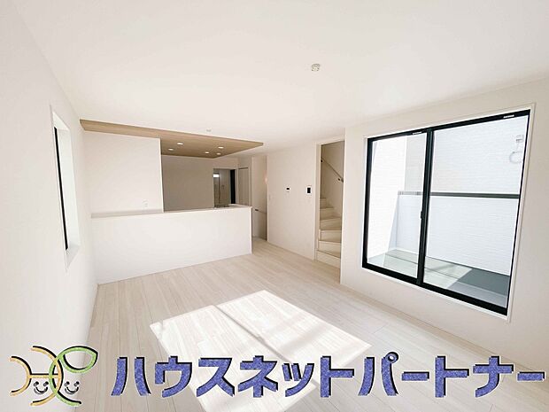 カウンターがあると配膳が楽なことがメリットの一つ。後片付けをするときも、ダイニングテーブルからあまり動かずに流し台へ運ぶことができるので便利です♪