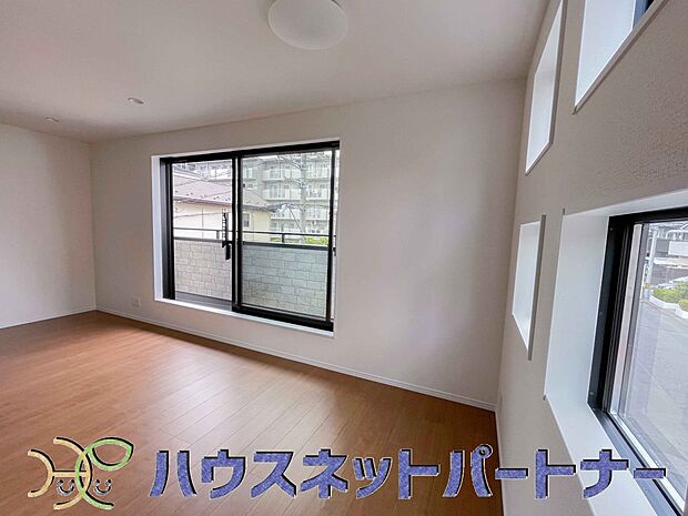 陽だまりのある光彩豊かなリビングは、何よりも快適で心休まる時間を過ごせます。