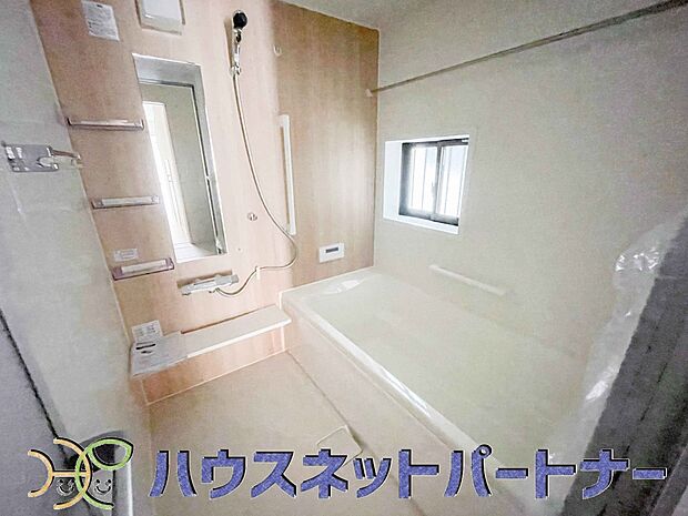 冬場にはヒヤッとしないように暖房機能、梅雨の時期には乾燥等、機能的で清潔感溢れる浴室。快適・清潔な空間で心も体もオフになる時間を楽しむことが可能です。