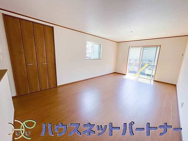 インテリアショップで見掛けた「あの家具」も置ける、ゆったりとした空間。時に広さが上質な寛ぎの時間になる事も。