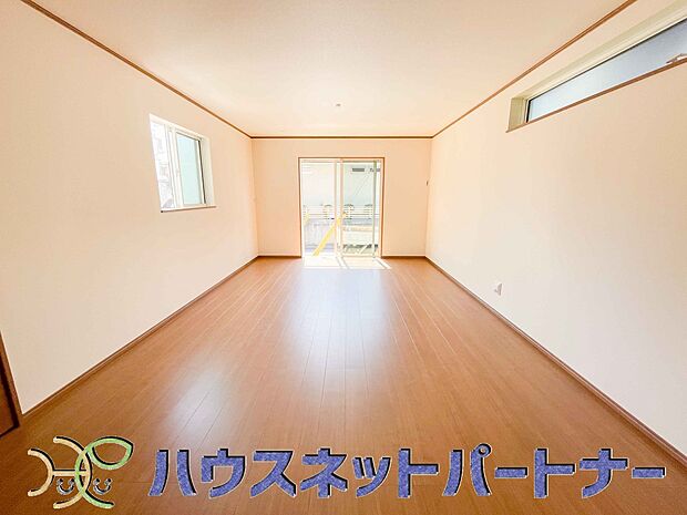 整然とした空間演出、快適な理想の暮らしの実現は家のみの拘りではなく、そこで暮らす方々にとって素敵な環境であることも挙げられると思います。四季折々の変化が奏でる鼓動を楽しんで下さい。