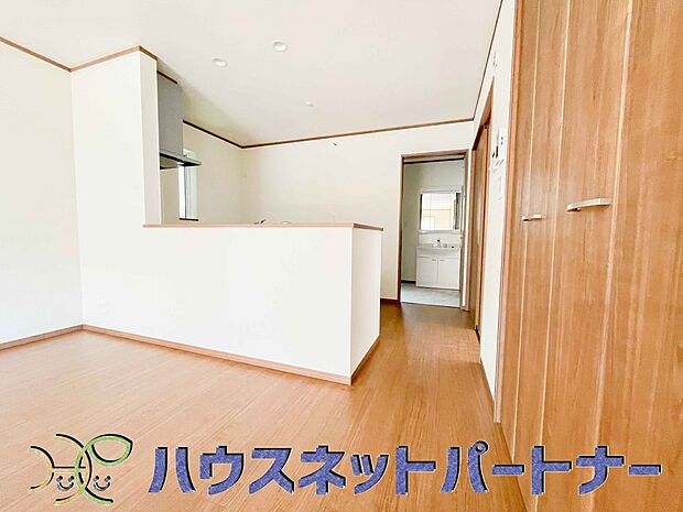 カウンターがあると配膳が楽なことがメリットの一つ。後片付けをするときも、ダイニングテーブルからあまり動かずに流し台へ運ぶことができるので便利です♪