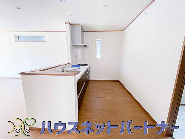 明るく開放的なオープンキッチン。家族とのコミュニケーションが取りやすく、みんなの笑顔が溢れます。