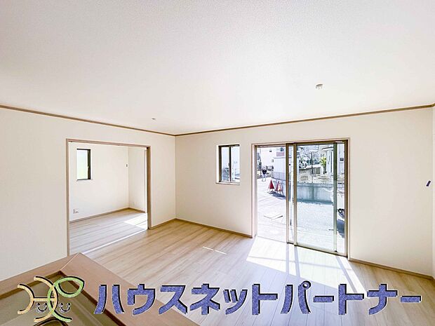 家族の温かさと陽光の暖かさ、楽しい毎日と明るい未来を予感させる「空間が織り成すひとつ先の住み心地」を演出します。