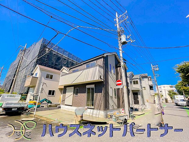 前面道路の日当たりの良い明るいお家。