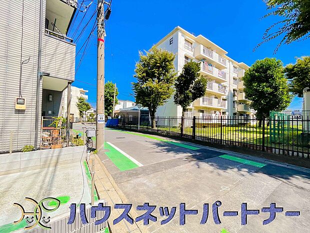 前面道路の日当たりの良い明るいお家。