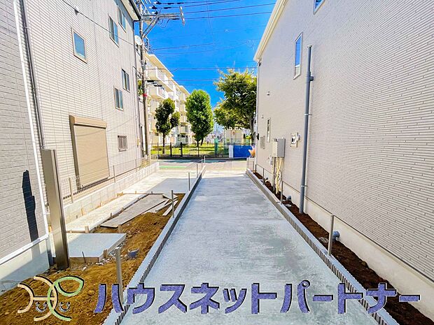 駐車場がある戸建を持つ最大のメリットは、駐車場代金を支払い続ける必要がないことです。賃貸住宅に住んでいる方が、戸建の購入を考えるきっかけに挙げることが多いようです。