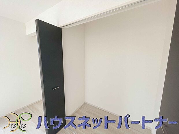 各部屋を最大限に広く使って頂ける様、全居住スペースに収納付。プライベートルームはゆったりと快適に。