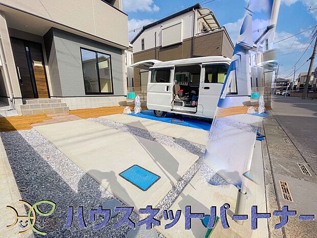 玄関横に駐車場なのでお買い物をした後は楽にお家へ。沢山お買物した時は助かりますね。