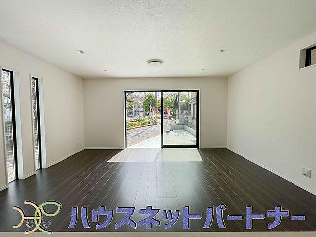 陽だまりのある光彩豊かなリビングは、何よりも快適で心休まる時間を過ごせます。