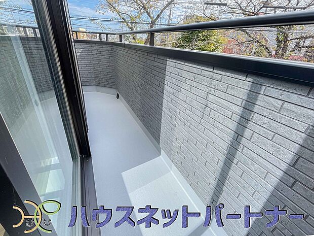 洗濯物を干したり、布団を干したり、ゴミを一時保管したり…　