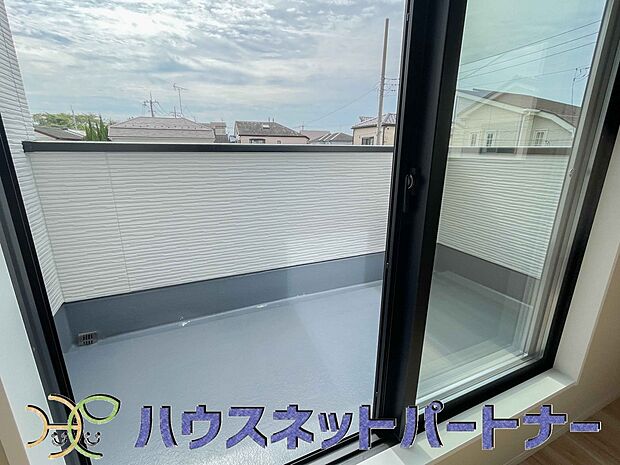 洗濯物を干したり、布団を干したり、ゴミを一時保管したり…　