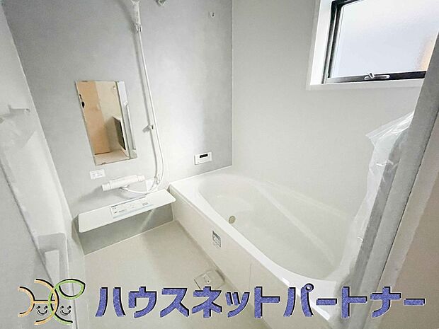 窓がある浴室は心地よいバスタイムを演出してくれます。早起きした日は朝風呂で一日の始まりです。