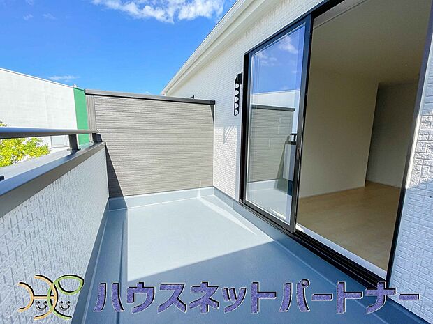 洗濯物を干したり、布団を干したり、ゴミを一時保管したり…　