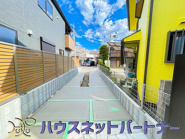 カースペース2台可。もう1台車が必要になった時や来客時にも安心。駐車場に2台以上の車が停められる一戸建ては、車好きのあなたにおすすめ。