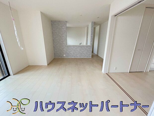 カウンターがあると配膳が楽なことがメリットの一つ。後片付けをするときも、ダイニングテーブルからあまり動かずに流し台へ運ぶことができるので便利です♪