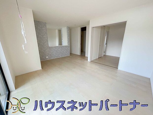 明るく開放的なダイニング。家族とのコミュニケーションが取りやすく、みんなの笑顔が溢れます。